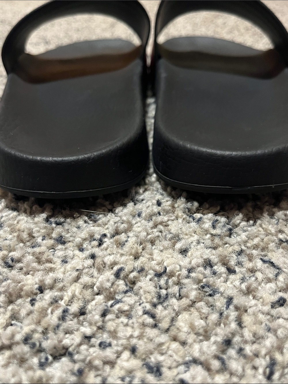 The Gucci Pursuit ‘72 Rubber Slide - Picture 8 of 8